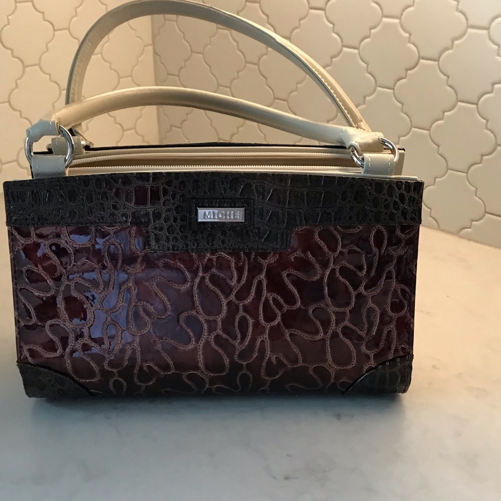 This is a Miche classic shell.